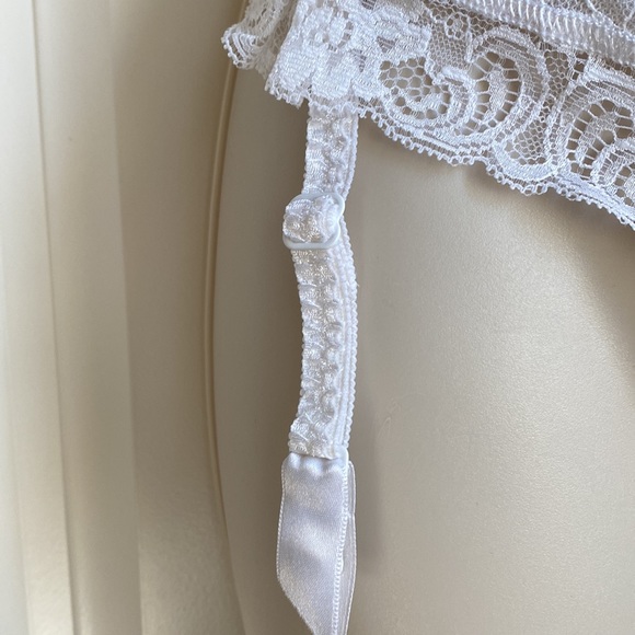 Bra/Bustier with removable straps and garters! EUC - Picture 4 of 9